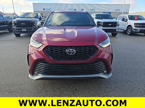 Used 2023 Toyota Highlander L image 2