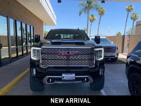 Used 2022 GMC Sierra 2500 Denali w/ Denali Black Diamond Edition AWD/4WD image 2