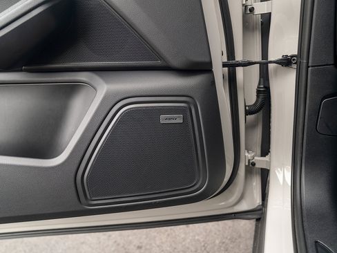 Certified 2025 Porsche Macan image 18
