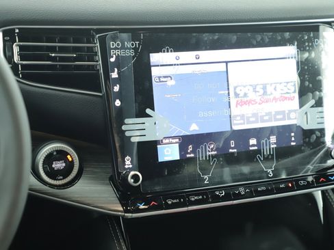 New 2024 Jeep Wagoneer L Series III w/ HD Trailer Tow Package image 19