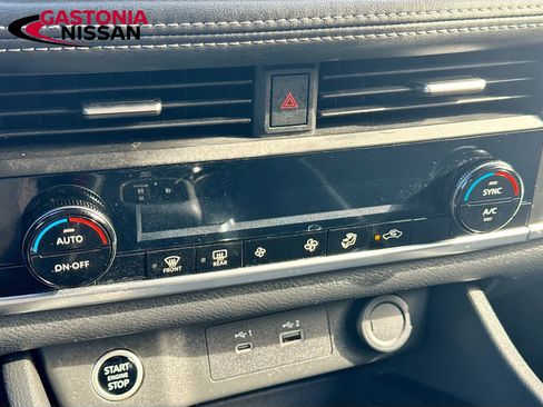 Used 2023 Nissan Rogue SV image 19