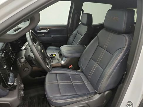 Used 2024 Chevrolet Silverado 1500 High Country w/ Technology Package image 17