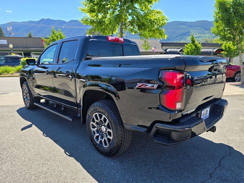 Used 2025 Chevrolet Colorado Z71 w/ Technology Package AWD/4WD image 7