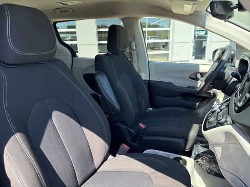 Used 2023 Chrysler Voyager LX FWD image 45