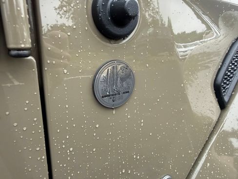 Used 2020 Jeep Gladiator Overland AWD/4WD image 66