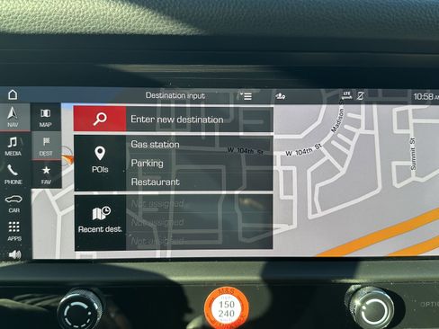 Used 2024 Porsche Macan image 25