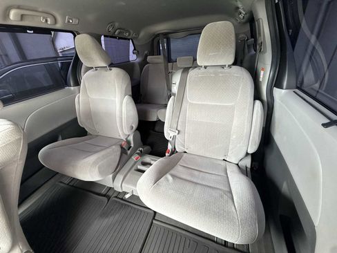 Used 2020 Toyota Sienna LE FWD image 22