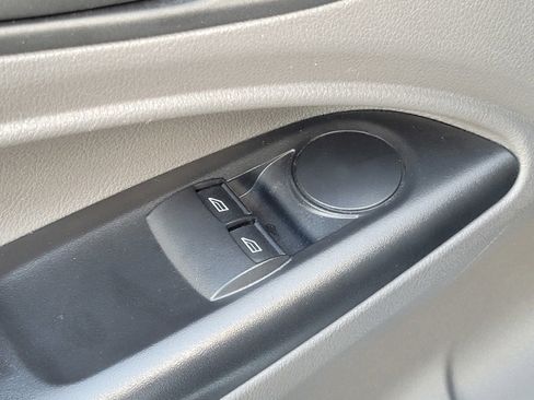 Used 2022 Ford Transit Connect XL image 17