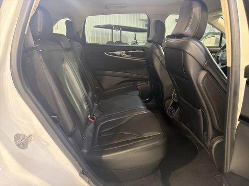 Used 2023 Lincoln Nautilus AWD w/ Premium Package image 12