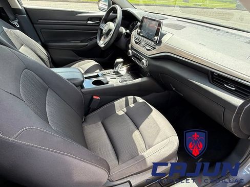 Used 2024 Nissan Altima 2.5 SV FWD image 18