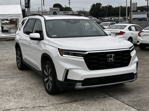 Used 2024 Honda Pilot Elite image 1