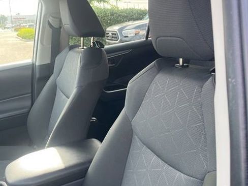 Used 2025 Toyota RAV4 XLE w/ Convenience Package FWD image 11