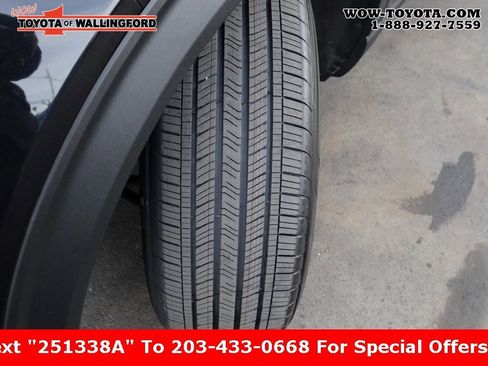 Used 2024 Ford Explorer XLT image 4