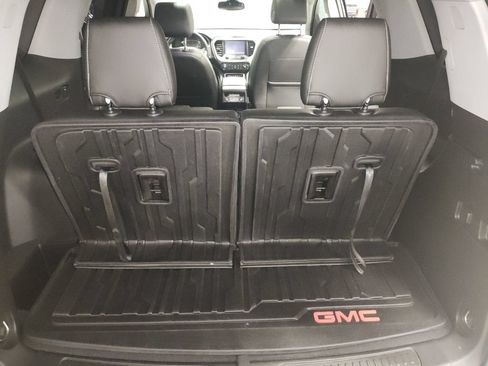 Used 2022 GMC Acadia SLT w/ Preferred Package FWD image 14