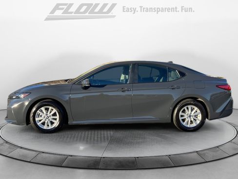 Used 2025 Toyota Camry LE image 5