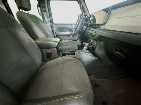 Used 2024 Jeep Wrangler Unlimited AWD/4WD image 28