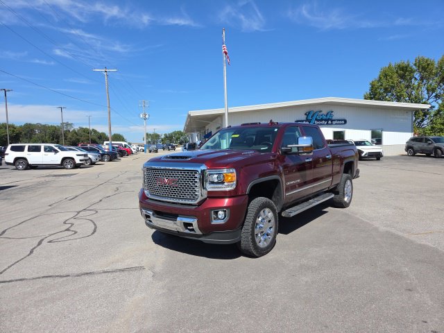 Used 2017 GMC Sierra 2500 Denali w/ Duramax Plus Package AWD/4WD image 3