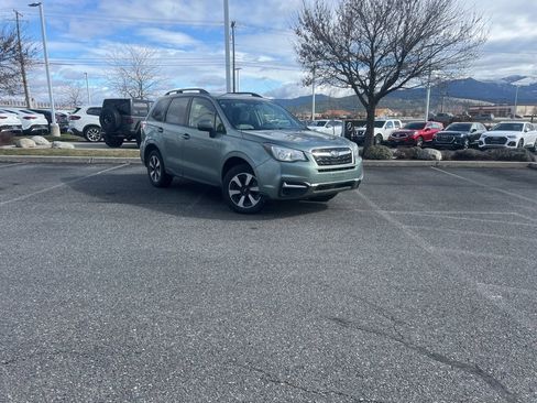 Used 2017 Subaru Forester 2.5i Premium w/ All-Weather Package image 2