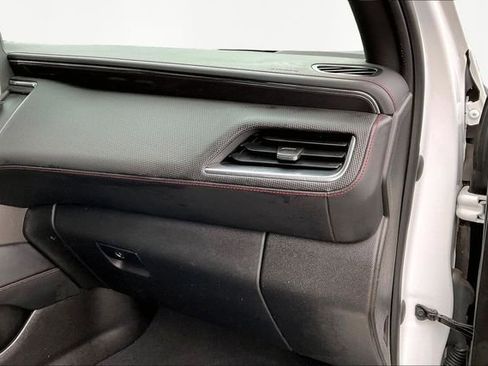 Used 2022 Chevrolet Suburban RST w/ Luxury Package image 19