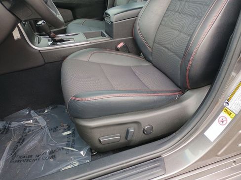 Used 2017 Toyota Camry SE image 12