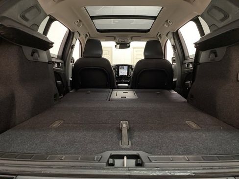 Used 2025 Volvo XC40 B5 Plus image 88