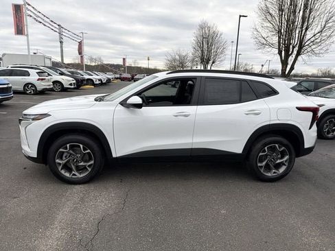 New 2026 Chevrolet Trax LT w/ Driver Confidence Package image 8