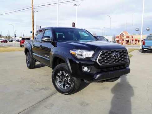 Certified 2023 Toyota Tacoma TRD Off-Road w/ Technology Package image 2