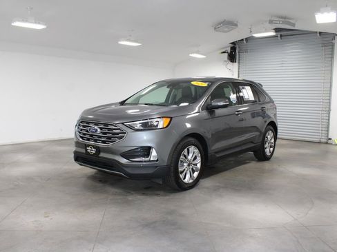 Used 2024 Ford Edge Titanium image 4