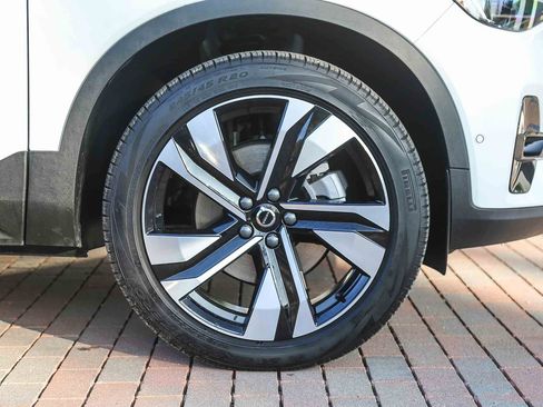 Certified 2025 Volvo XC40 B5 Ultra image 10