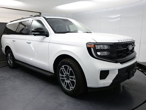 Used 2025 Ford Expedition Max Active AWD/4WD image 2