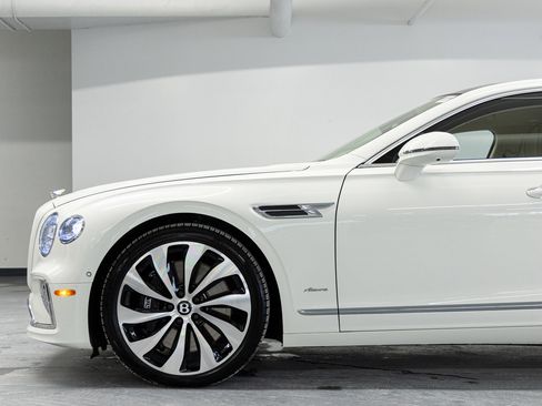 Used 2026 Bentley Flying Spur Plug-In Hybrid image 16