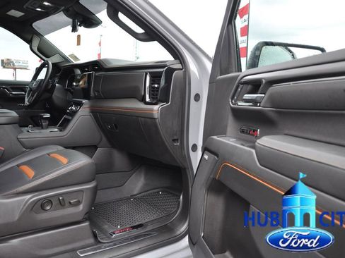 Used 2024 GMC Sierra 1500 AT4 w/ Technology Package AWD/4WD image 17