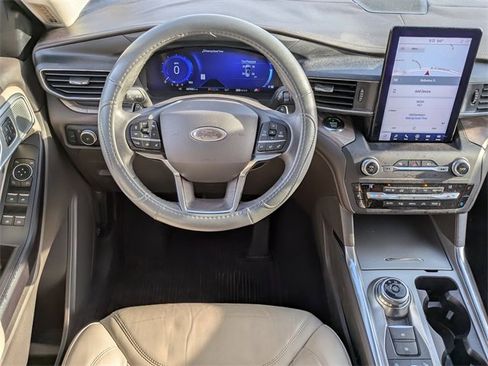 Certified 2020 Ford Explorer Platinum w/ Premium Technology Package image 11