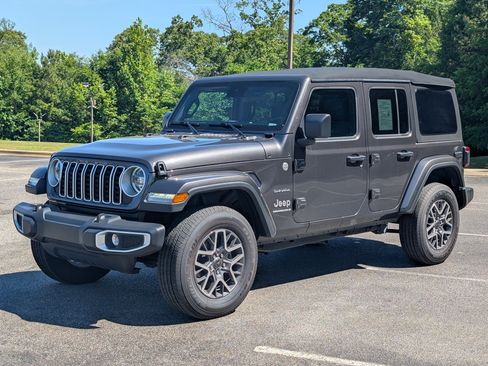 Used 2024 Jeep Wrangler Unlimited Sahara w/ Safety Group AWD/4WD image 5