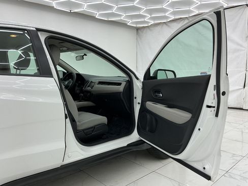 Used 2020 Honda HR-V LX image 17