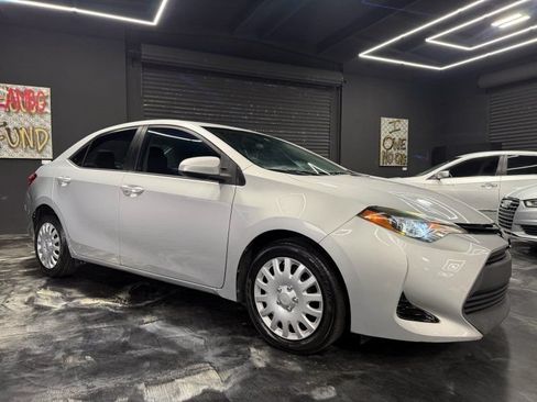 Used 2019 Toyota Corolla LE FWD image 3