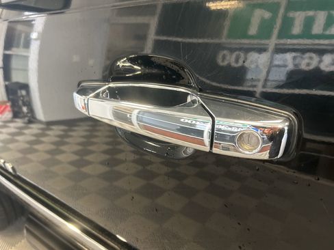 Used 2012 Chevrolet Suburban LTZ image 10