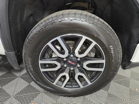 Used 2025 GMC Sierra 1500 AT4 w/ AT4 Premium Package AWD/4WD image 9