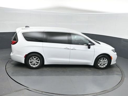 New 2026 Chrysler Pacifica Select FWD image 30