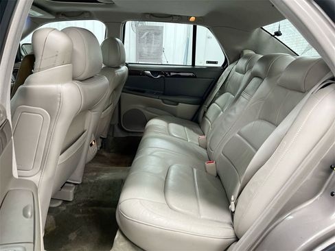 Used 2002 Cadillac De Ville DTS w/ Premium Equipment Pkg image 22