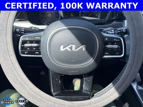 Certified 2022 Kia Sorento S w/ Panoramic Sunroof Package image 17