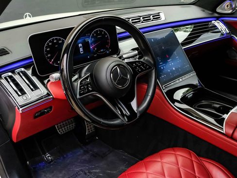 Used 2022 Mercedes-Benz S 580 4MATIC Sedan image 2