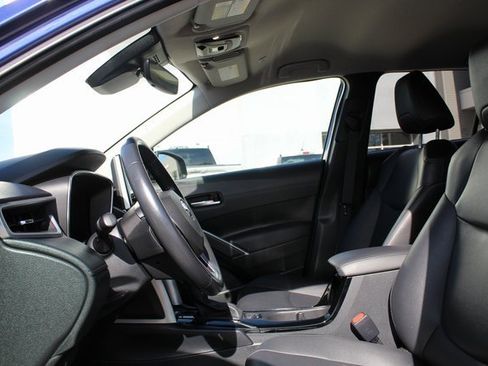 Used 2023 Toyota Corolla Cross XLE image 10