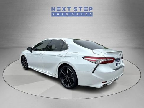 Used 2018 Toyota Camry XSE FWD image 5