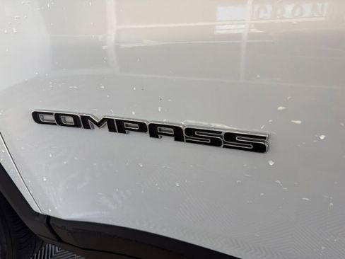 Used 2024 Jeep Compass Latitude AWD/4WD image 11