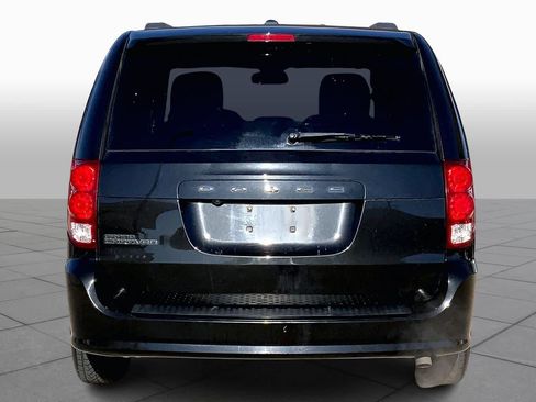 Used 2020 Dodge Grand Caravan SE image 4