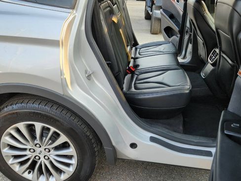 Used 2016 Lincoln MKX Select w/ Select Plus Package AWD/4WD image 38