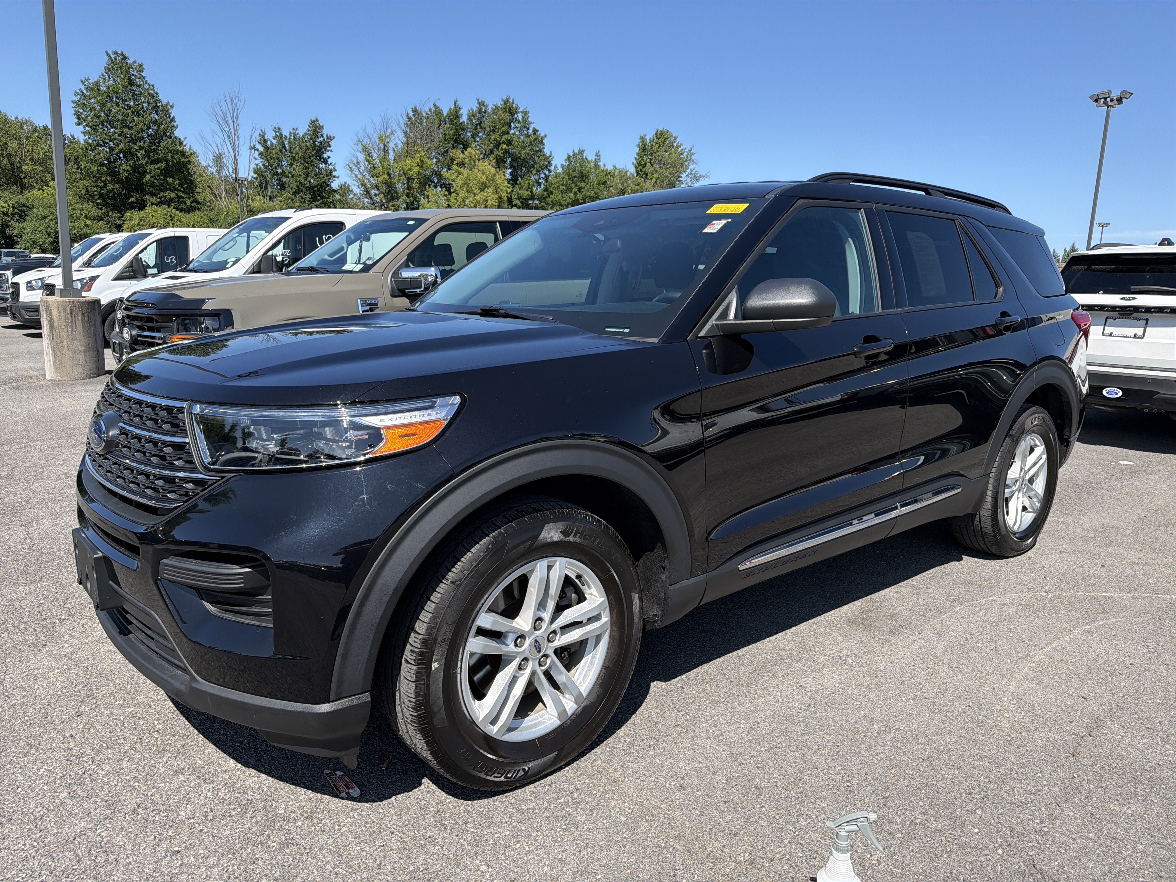 Used 2023 Ford Explorer XLT AWD/4WD image 4