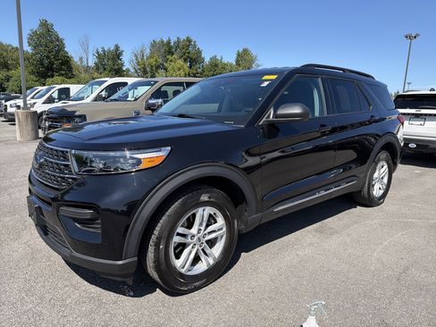 Used 2023 Ford Explorer XLT AWD/4WD image 4