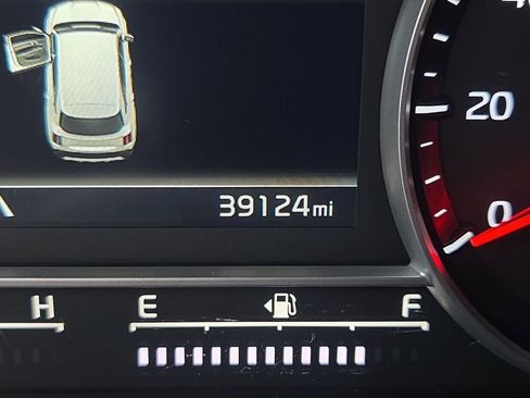 Used 2023 Kia Sorento LX image 17